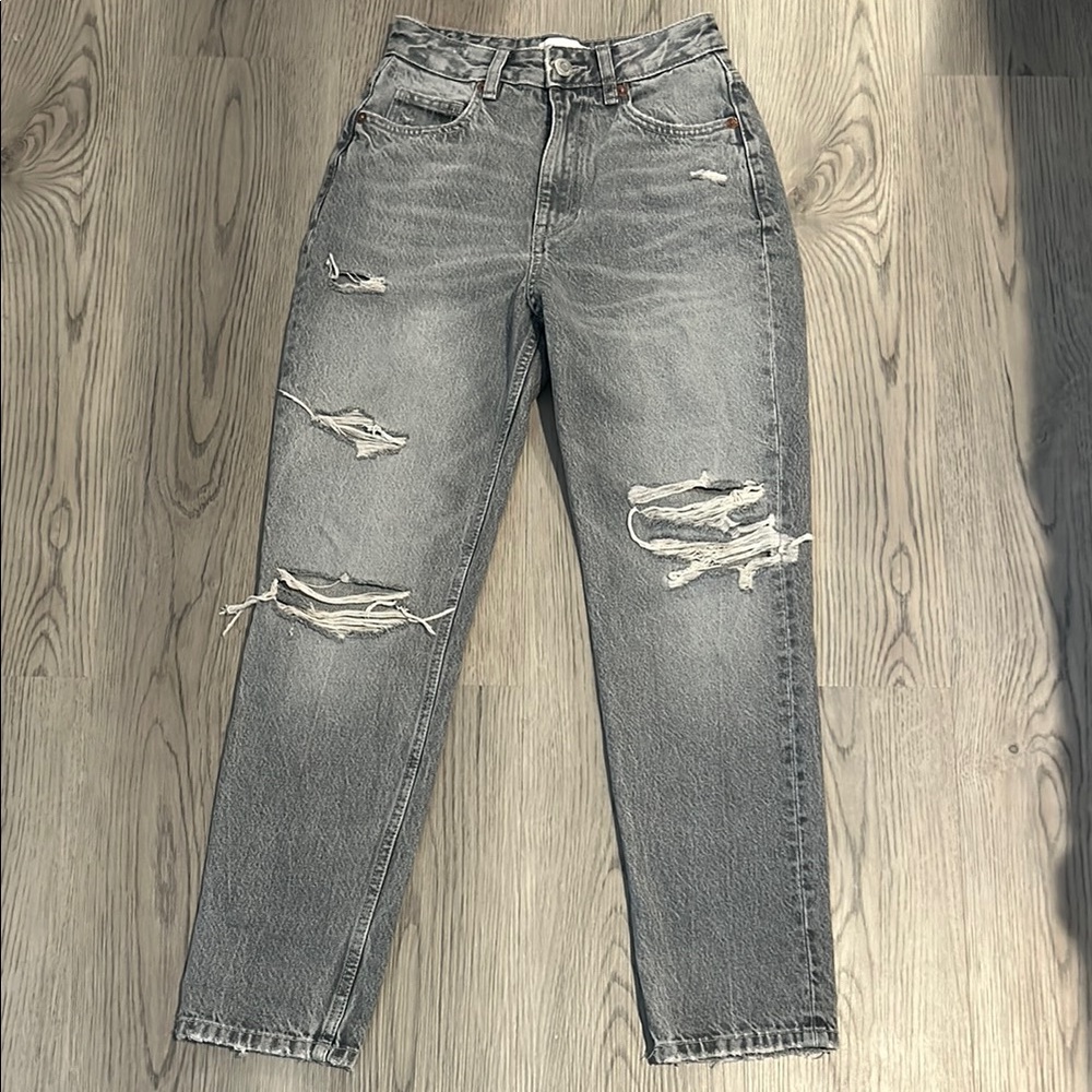 Zara Women’s Gray Distressed Jeans Size 2